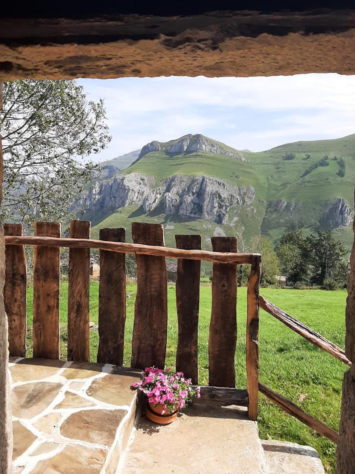 Vivienda Pasiega Lo Lucas 1920 San Roque de Riomiera Bagian luar foto