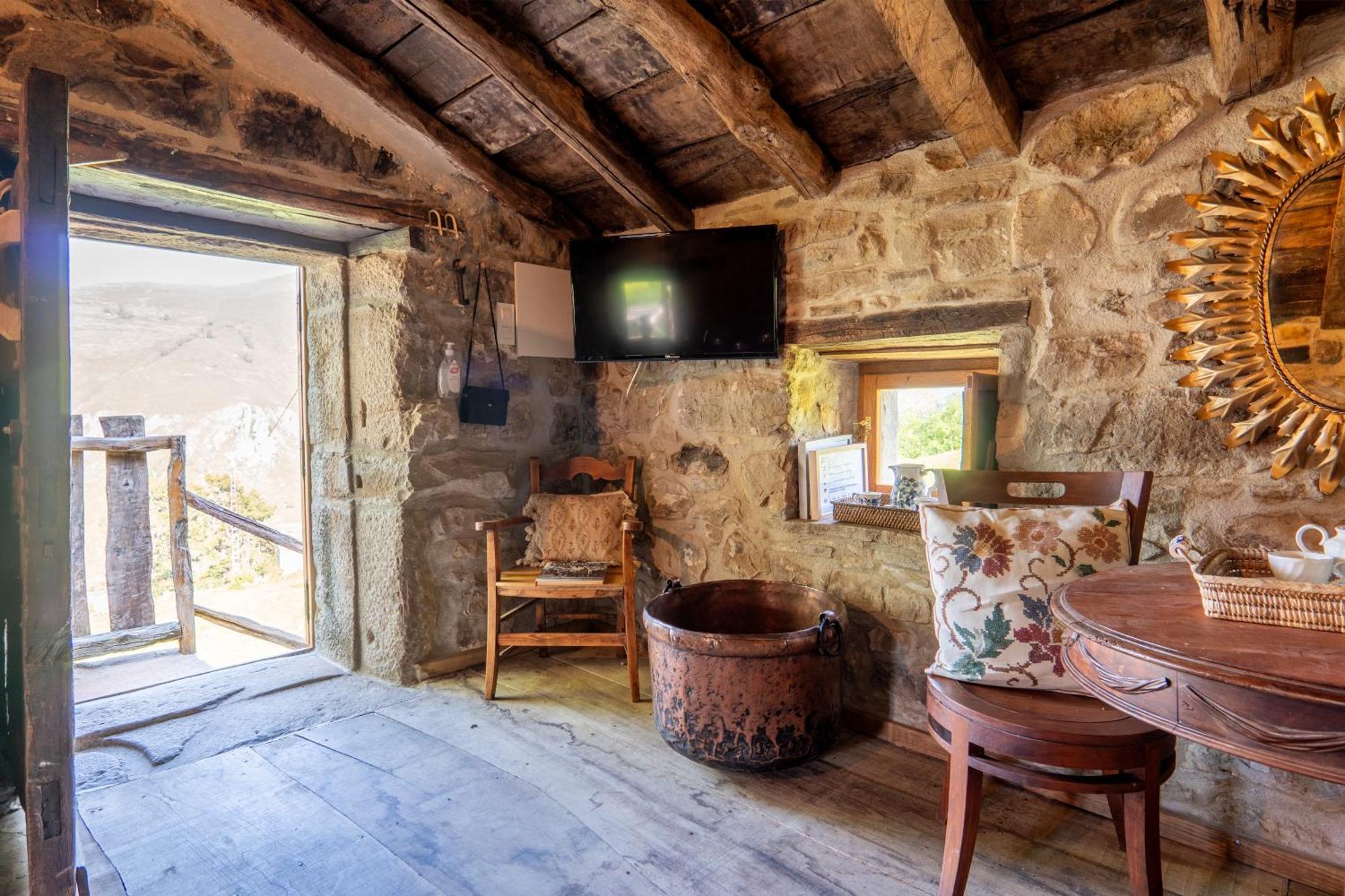 Vivienda Pasiega Lo Lucas 1920 San Roque de Riomiera Bagian luar foto