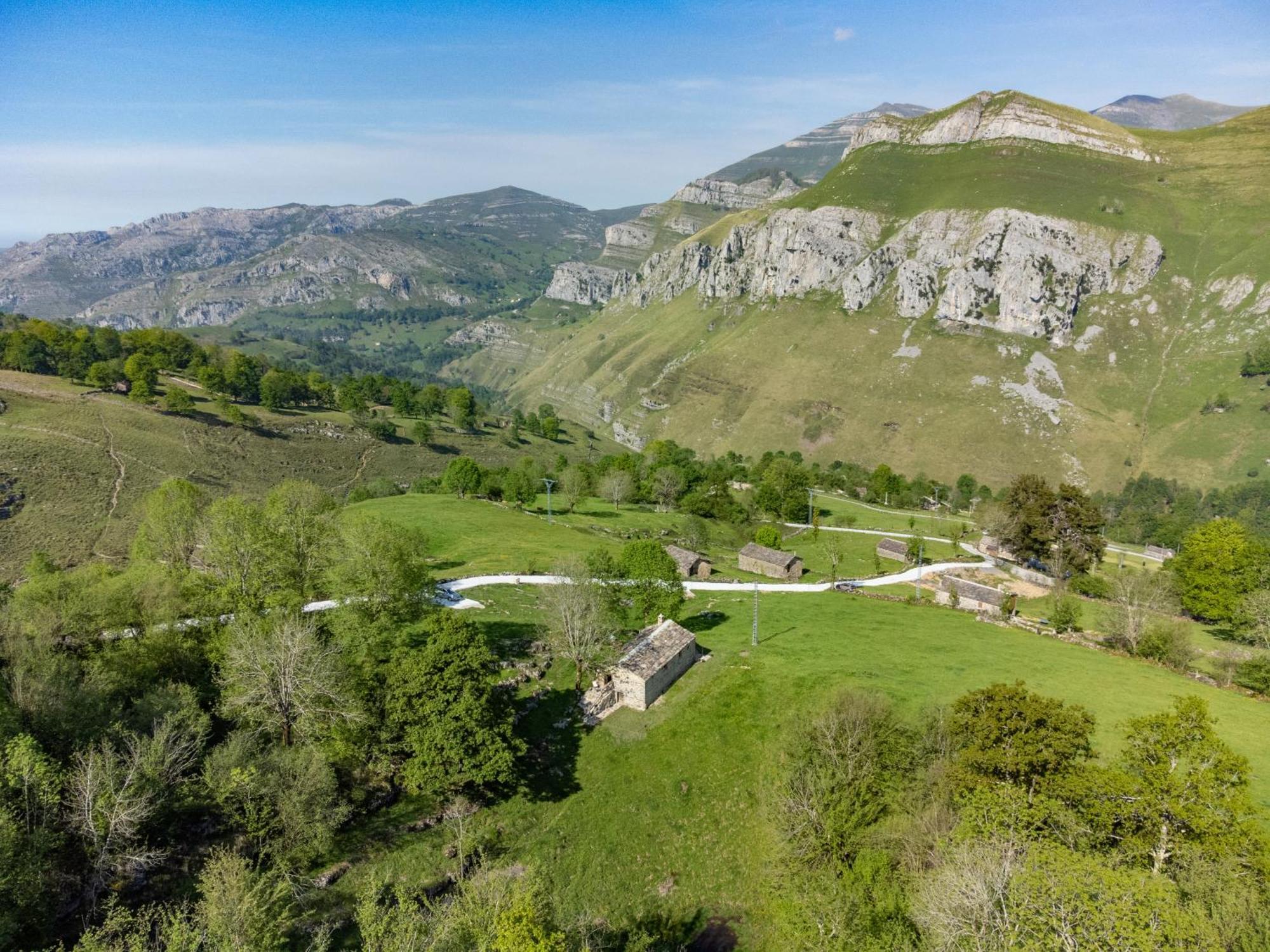 Vivienda Pasiega Lo Lucas 1920 San Roque de Riomiera Bagian luar foto
